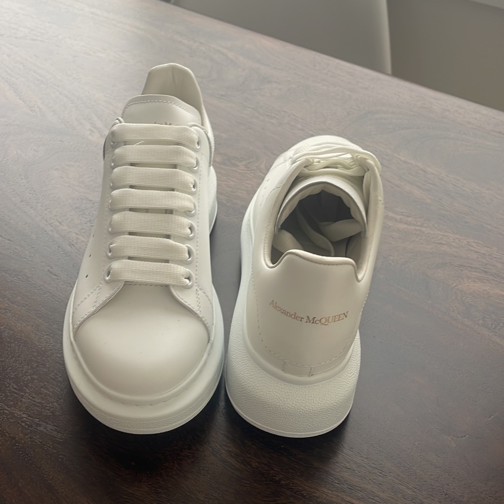 Oversized Sneaker (Women)
ALEXANDER MCQUEEN